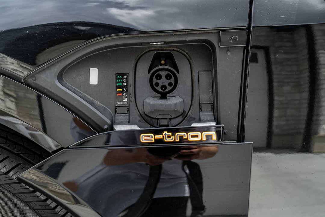 2021 Audi e-tron GT - Image 17 of 31
