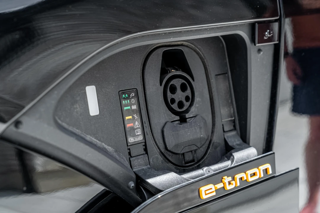 2021 Audi e-tron GT - Image 18 of 31