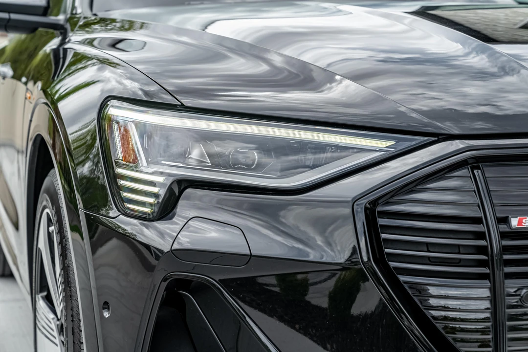 2021 Audi e-tron GT - Image 12 of 31