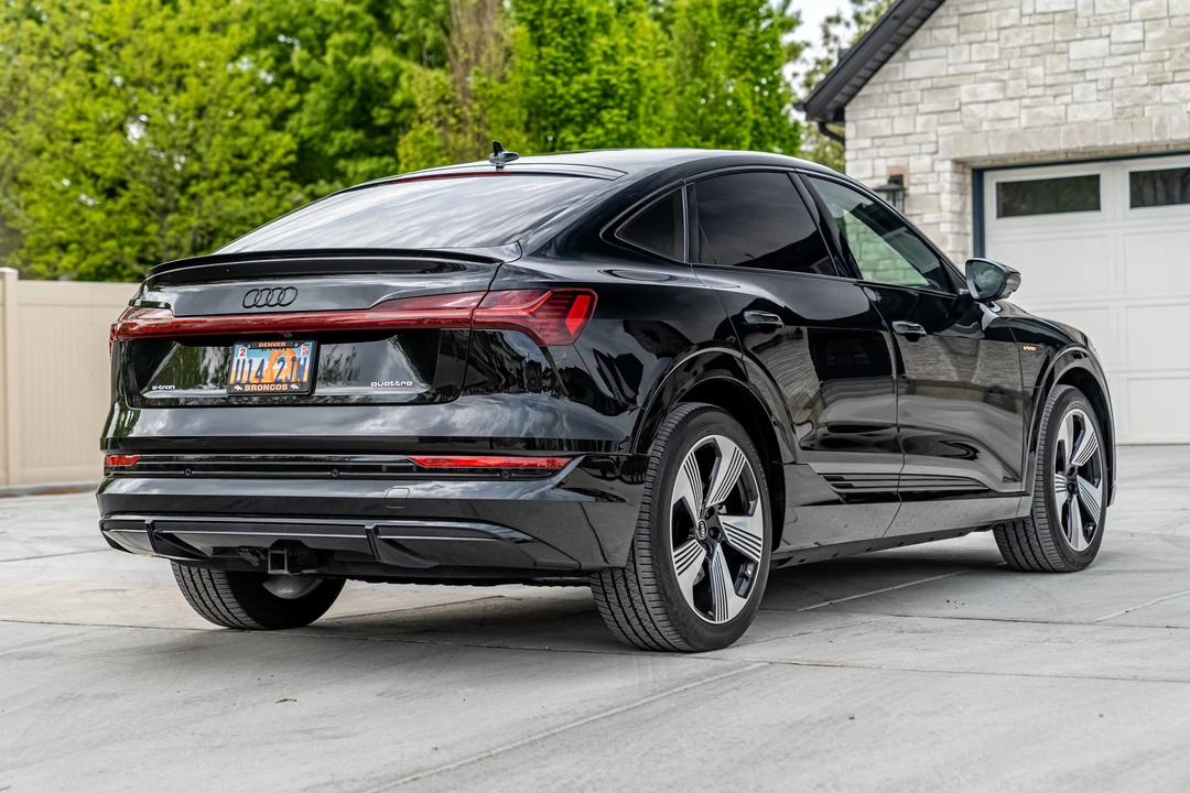 2021 Audi e-tron GT - Image 10 of 31