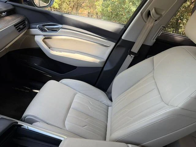 2021 Audi e-tron - Image 9 of 10