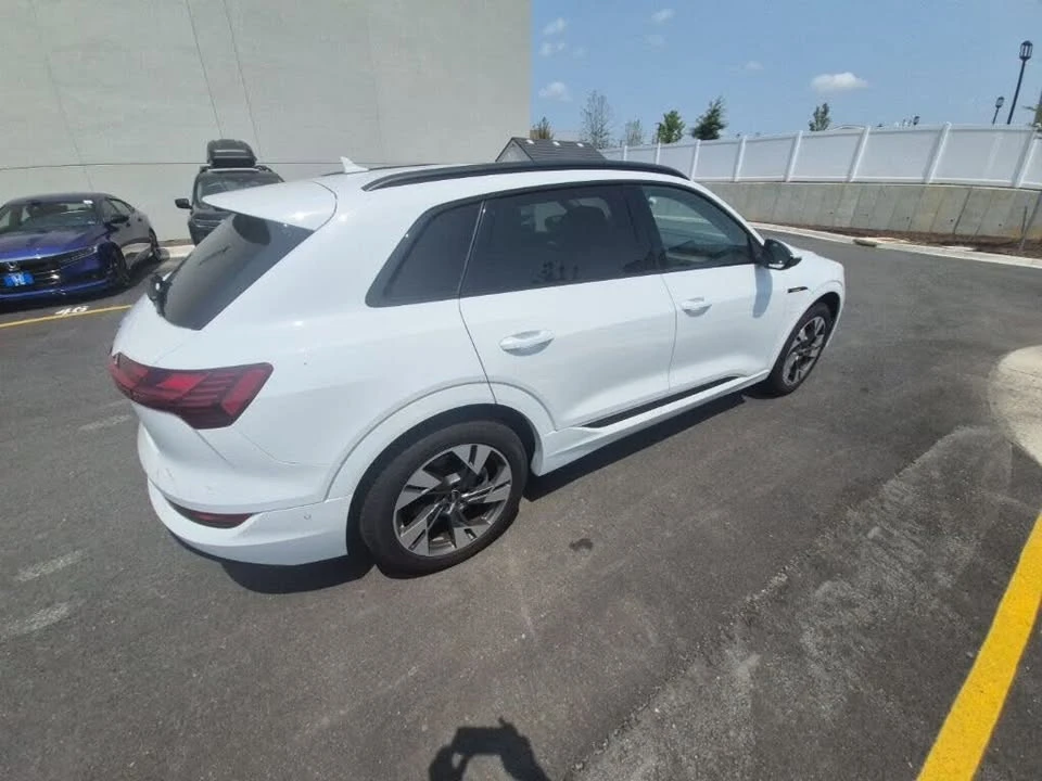 2021 Audi e-tron - Image 4 of 10