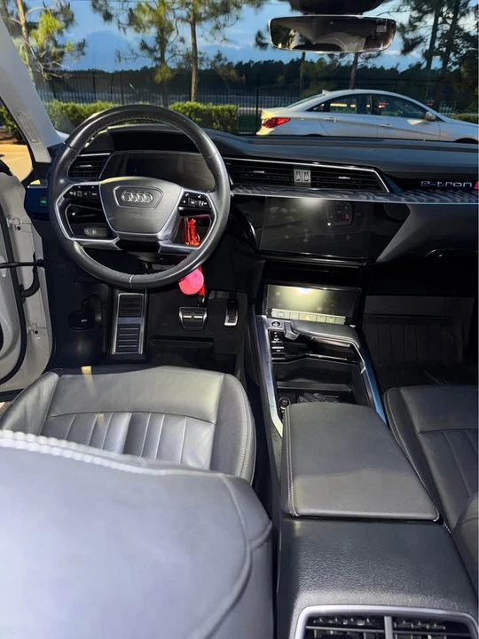 2021 Audi e-tron - Image 10 of 13
