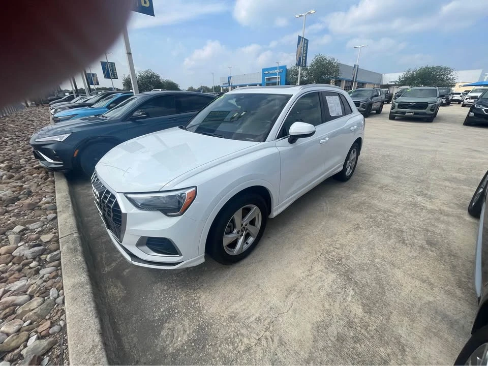 2021 Audi F3 Q3 - Image 2 of 8