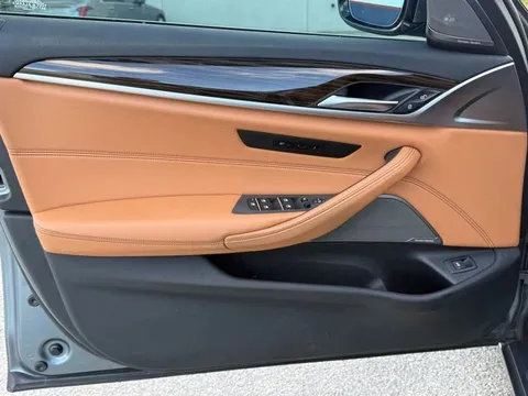 2021 BMW 530i