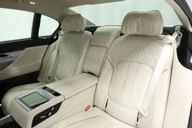 2021 BMW Alpina B7 - Image 3 of 12