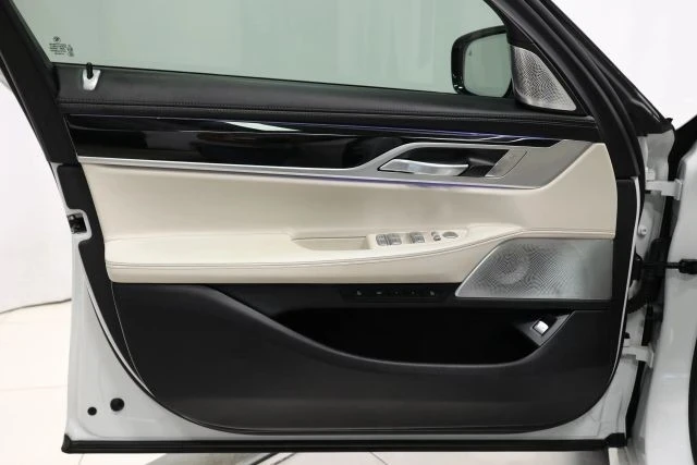 2021 BMW Alpina B7 - Image 11 of 12