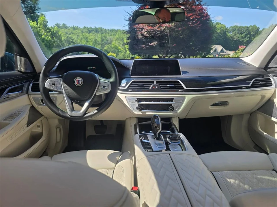 2021 BMW Alpina B7 - Image 17 of 31