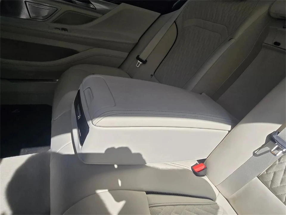 2021 BMW Alpina B7 - Image 29 of 31