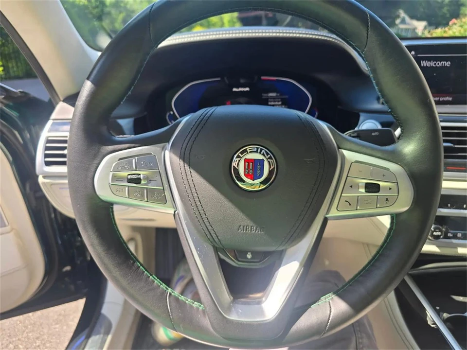 2021 BMW Alpina B7 - Image 18 of 31