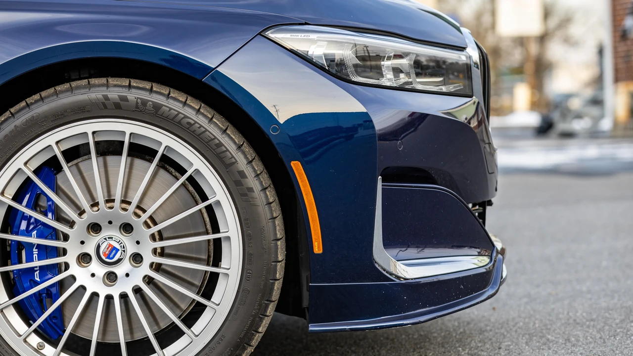 2021 BMW Alpina B7 - Image 22 of 31