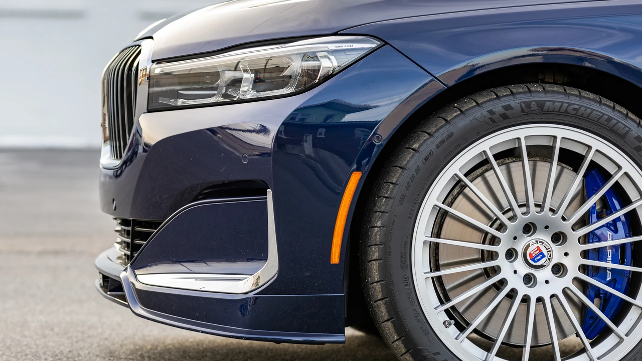 2021 BMW Alpina B7 - Image 21 of 31