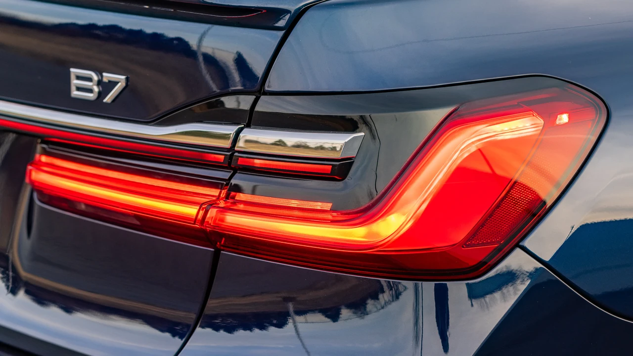2021 BMW Alpina B7 - Image 15 of 31