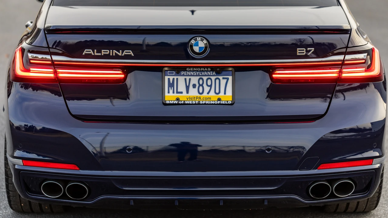 2021 BMW Alpina B7 - Image 13 of 31