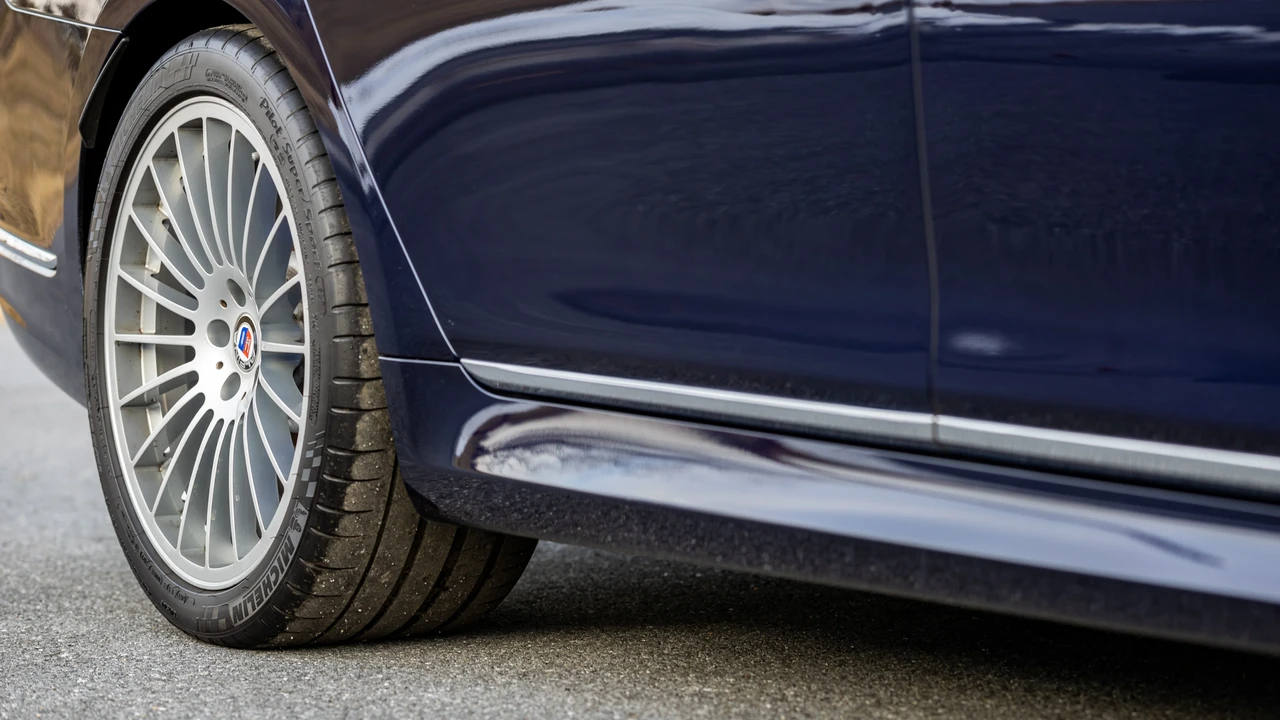 2021 BMW Alpina B7 - Image 23 of 31