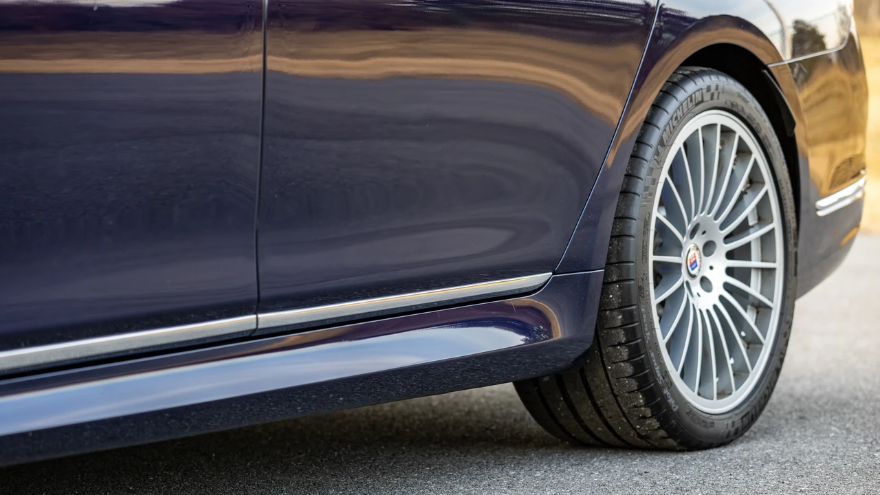 2021 BMW Alpina B7 - Image 24 of 31