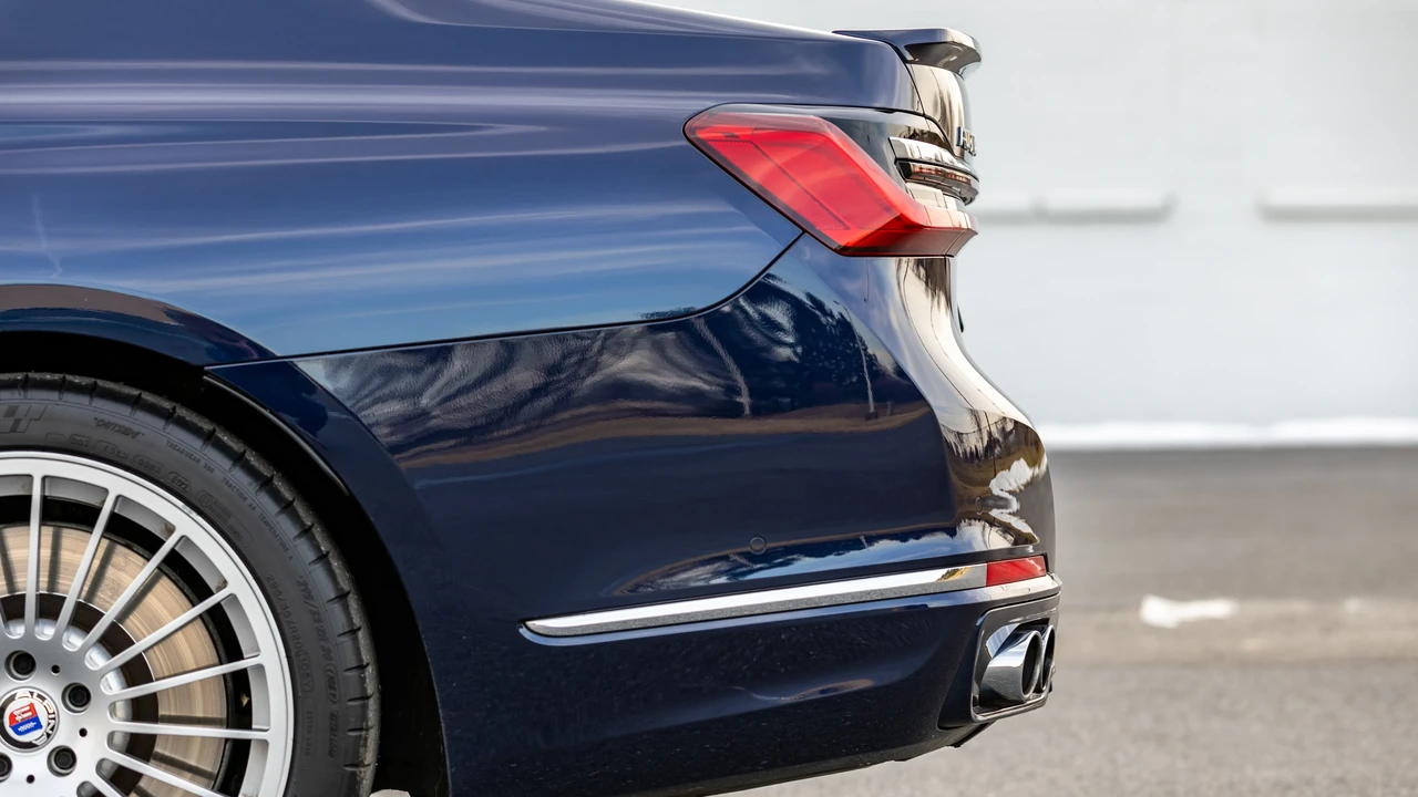 2021 BMW Alpina B7 - Image 26 of 31