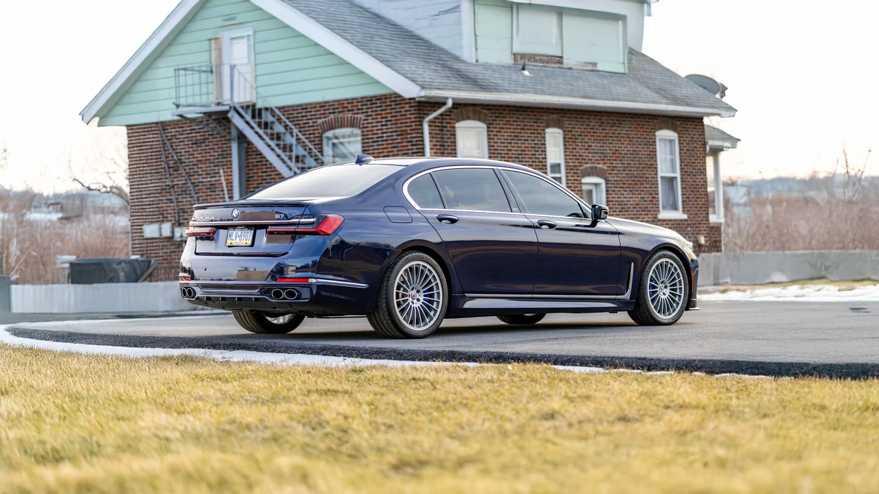 2021 BMW Alpina B7 - Image 5 of 31