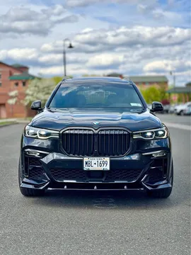 2021 BMW X7 M50i Dark Shadow Edition