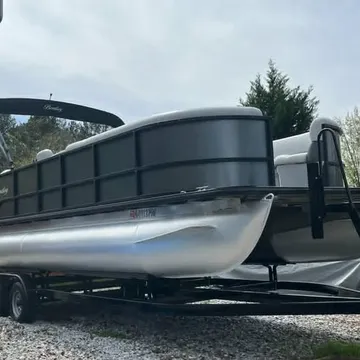 2021 Bentley 24 Cruise