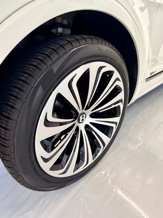 2021 Bentley Bentayga - Image 5 of 14