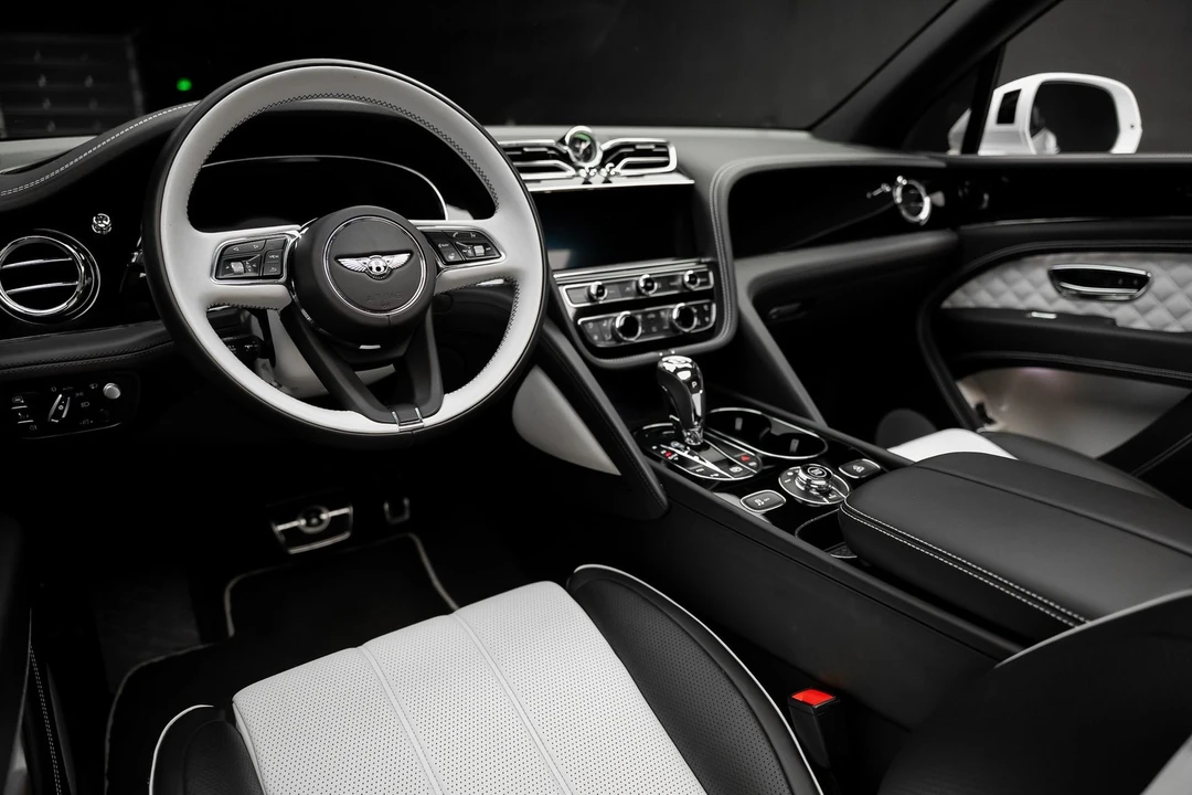 2021 Bentley Bentayga - Image 2 of 31
