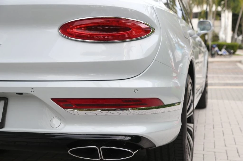 2021 Bentley Bentayga - Image 17 of 21