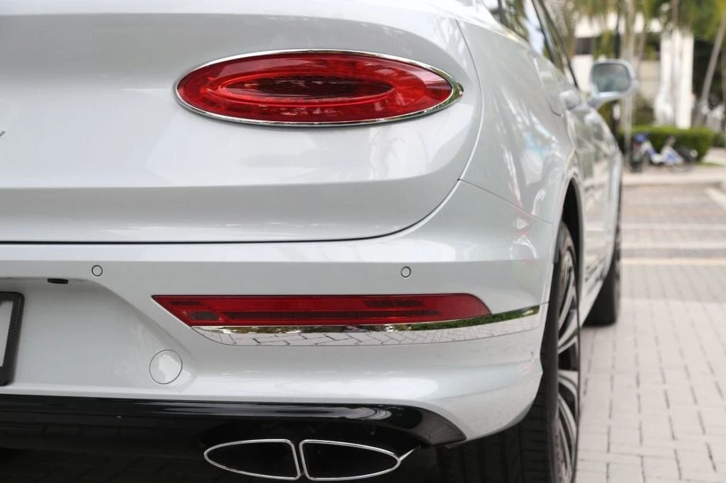 2021 Bentley Bentayga - Image 17 of 21