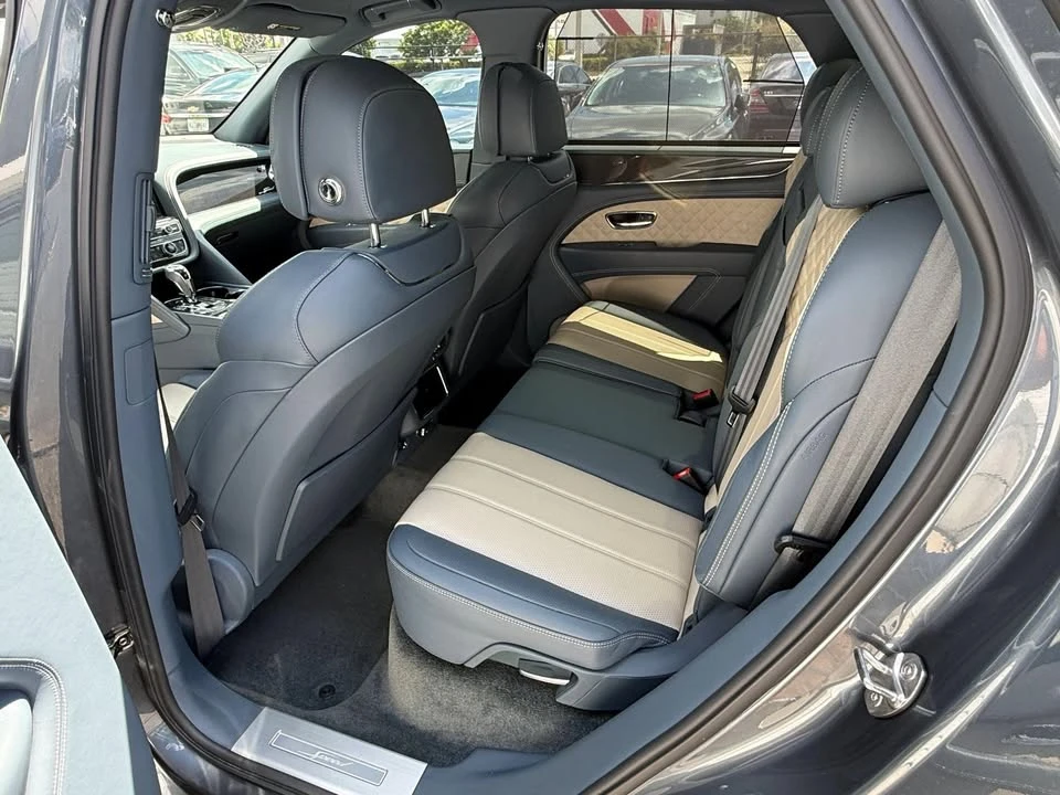 2021 Bentley Bentayga - Image 10 of 17