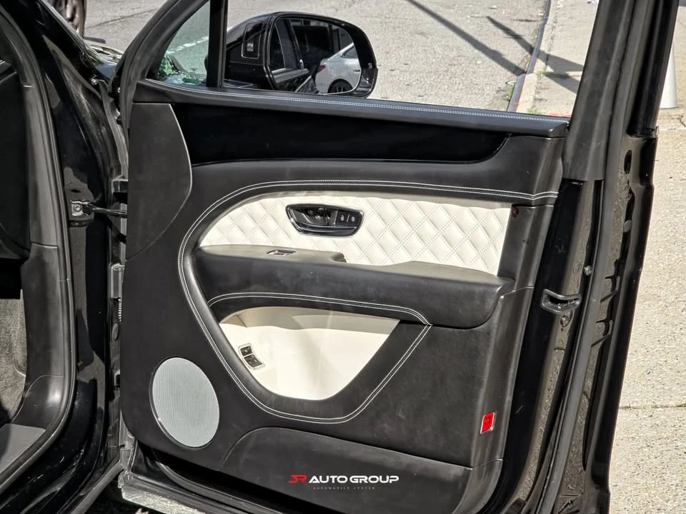 2021 Bentley Bentayga - Image 16 of 18