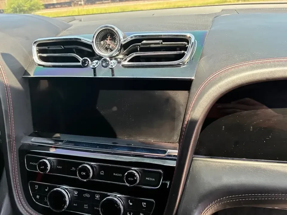 2021 Bentley Bentayga - Image 7 of 20