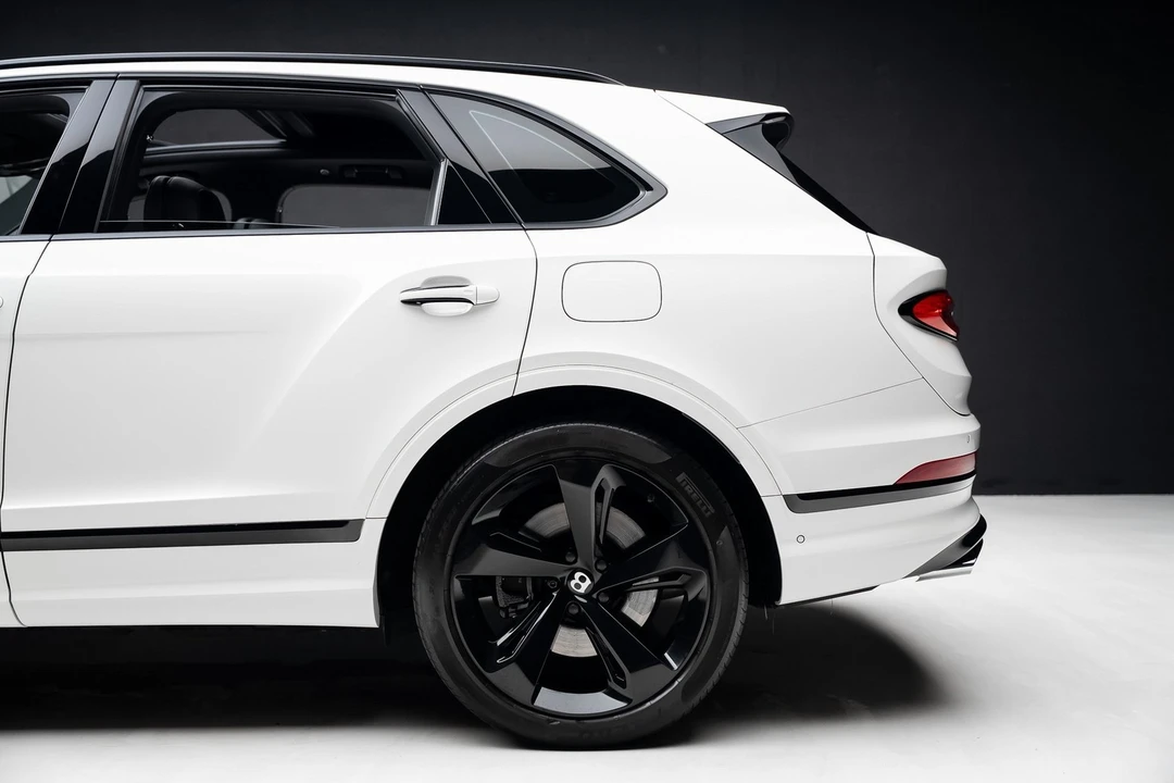 2021 Bentley Bentayga - Image 19 of 21