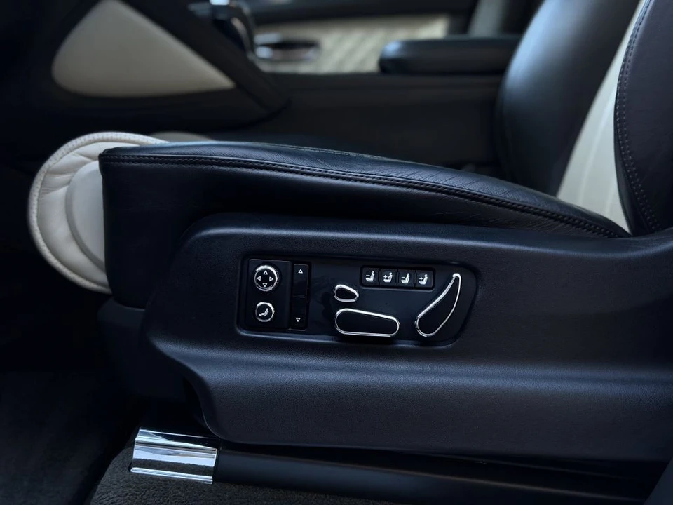 2021 Bentley Bentayga - Image 13 of 28