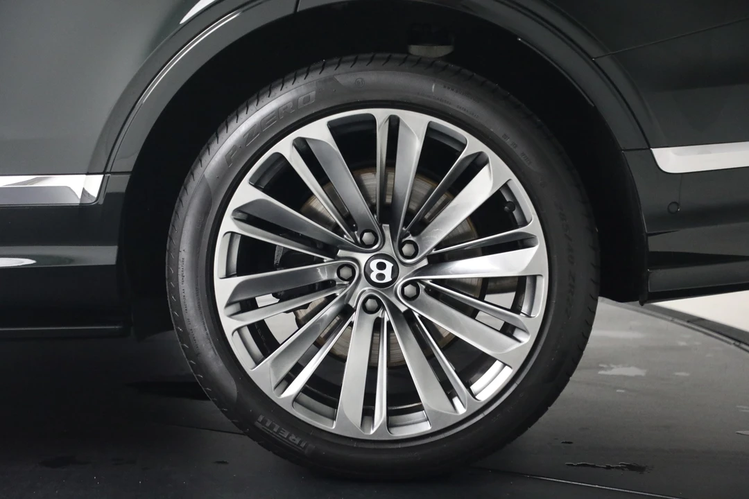 2021 Bentley Bentayga Speed - Image 16 of 31