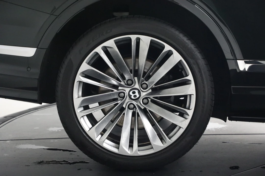 2021 Bentley Bentayga Speed - Image 17 of 31