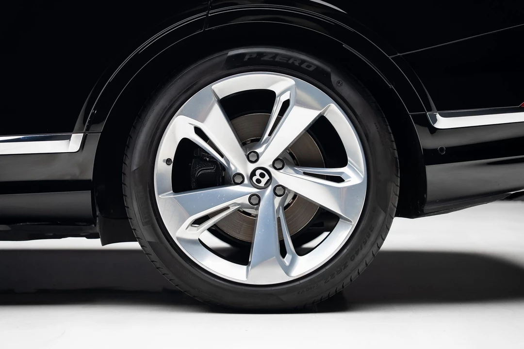 2021 Bentley Bentayga - Image 21 of 31