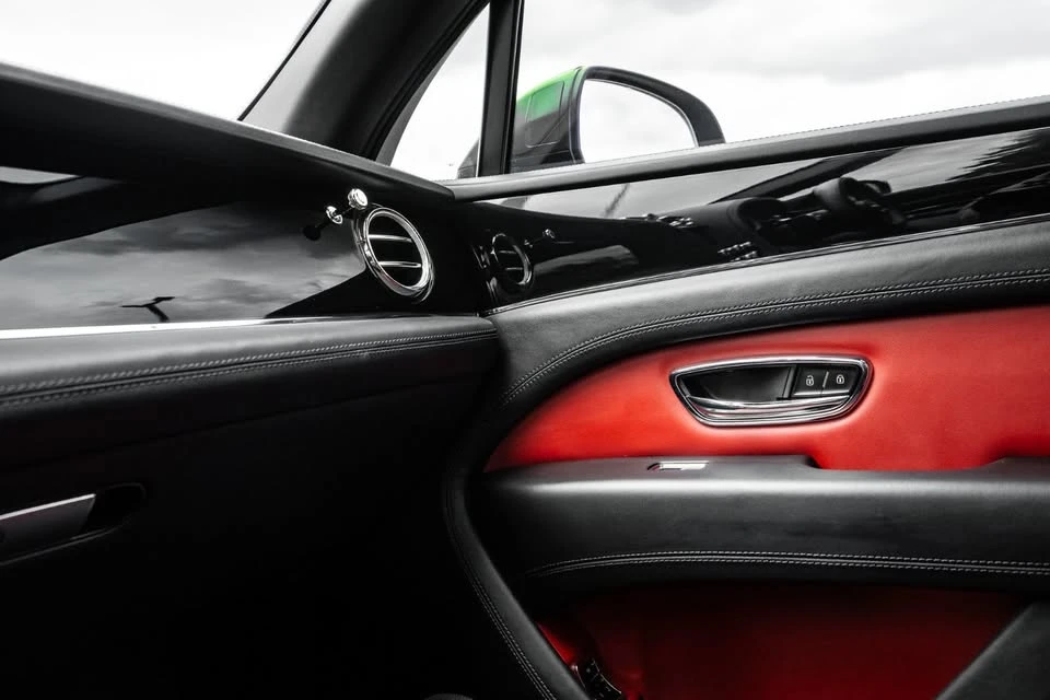 2021 Bentley Bentayga - Image 11 of 18