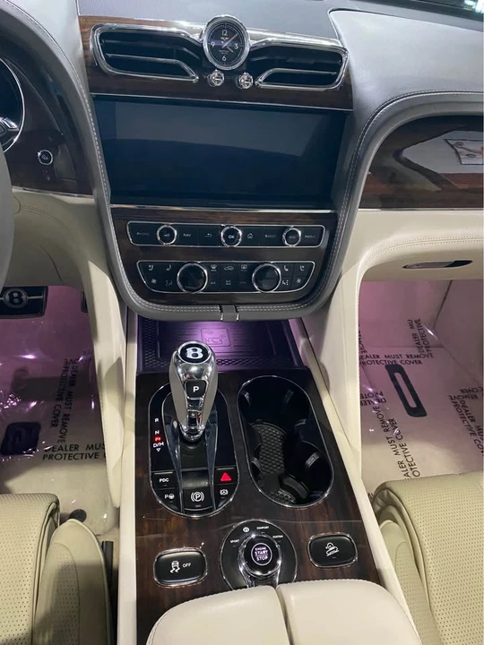 2021 Bentley Bentayga - Image 10 of 15