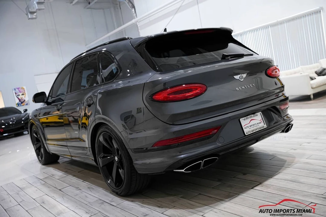 2021 Bentley Bentayga - Image 17 of 21