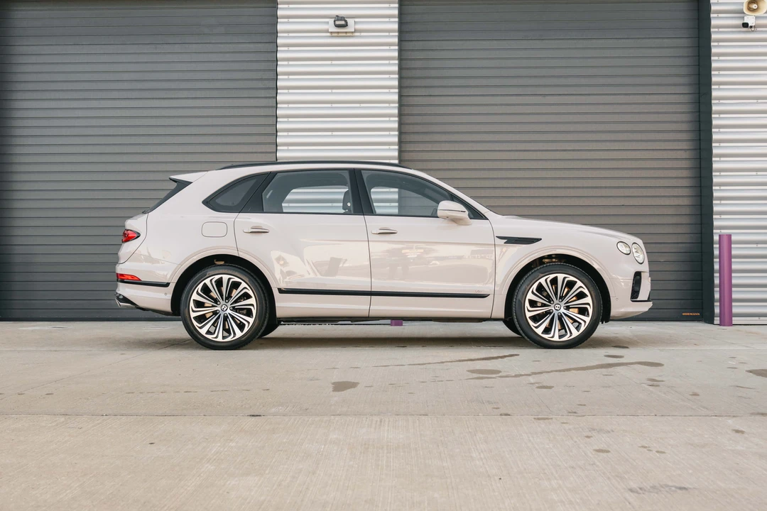 2021 Bentley Bentayga - Image 8 of 31