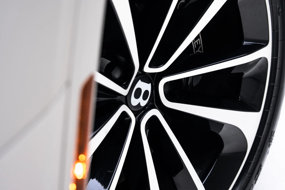 2021 Bentley Bentayga - Image 19 of 21