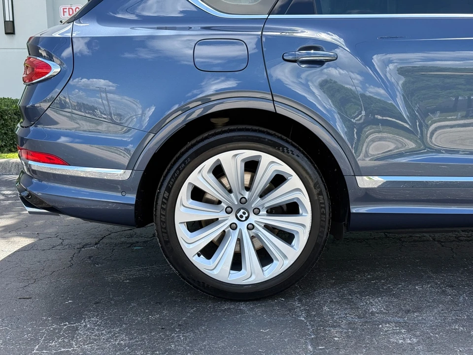 2021 Bentley Bentayga - Image 5 of 31