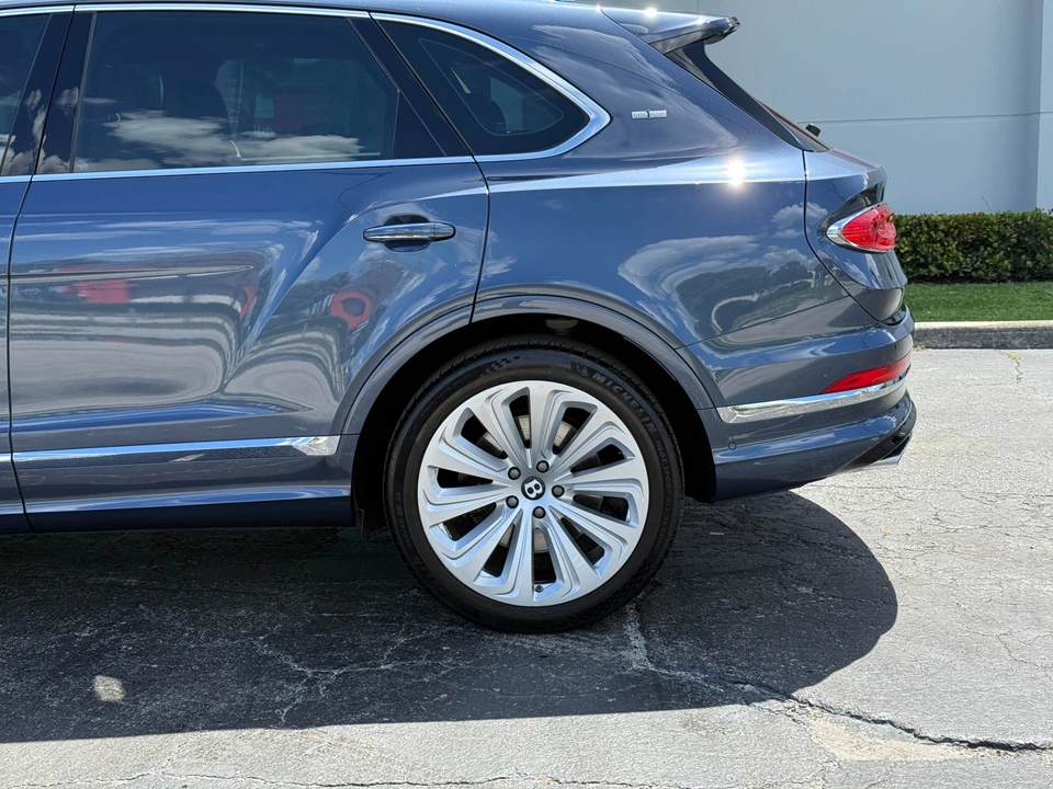 2021 Bentley Bentayga - Image 15 of 31