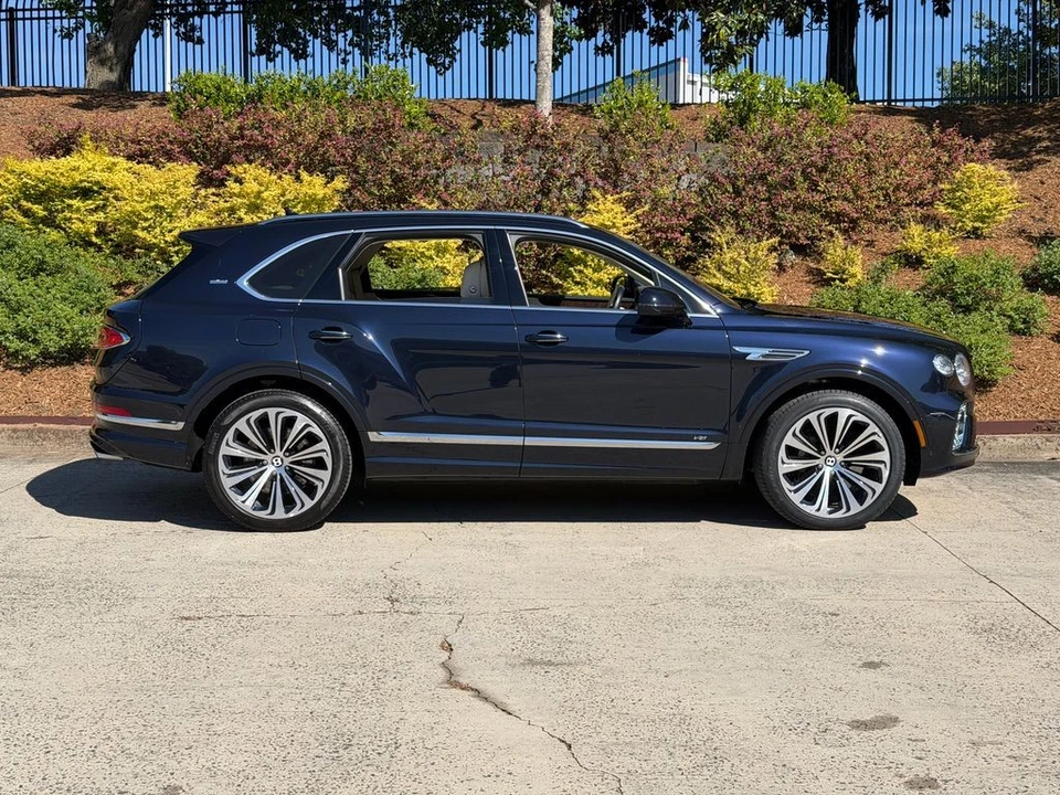 2021 Bentley Bentayga - Image 8 of 31