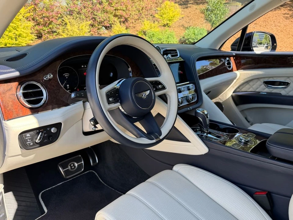 2021 Bentley Bentayga - Image 18 of 31