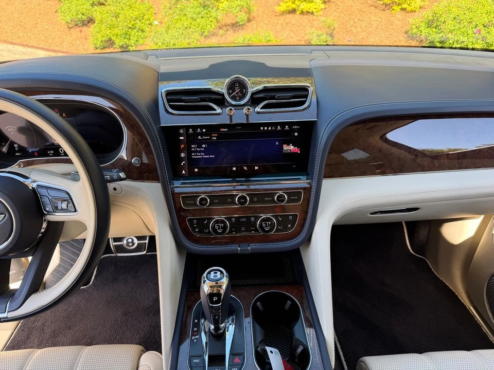 2021 Bentley Bentayga - Image 6 of 31