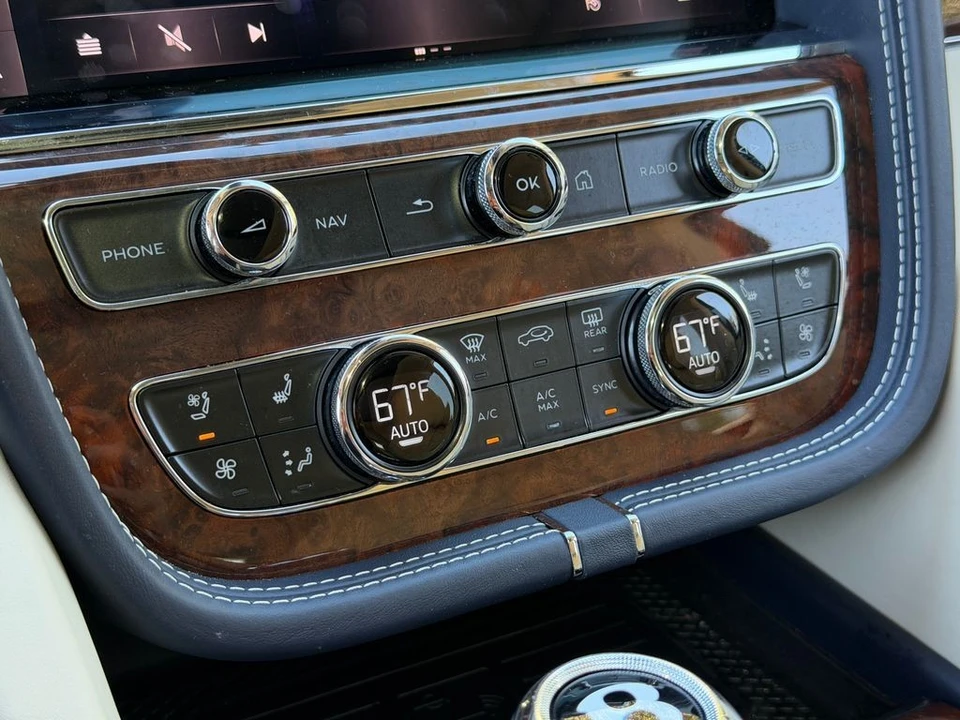 2021 Bentley Bentayga - Image 29 of 31