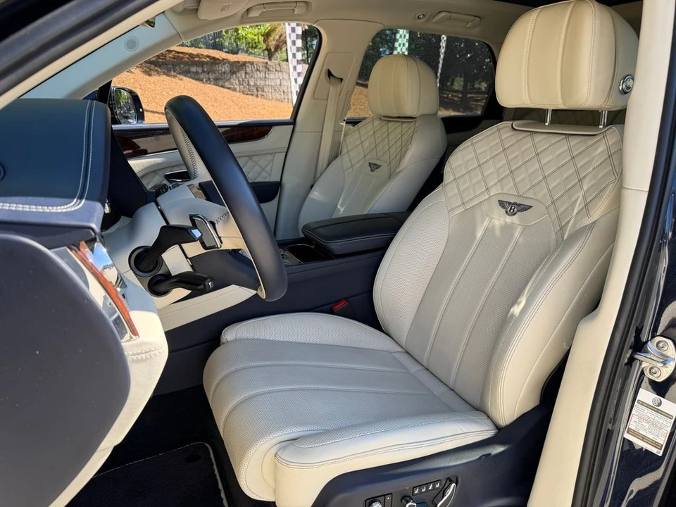 2021 Bentley Bentayga - Image 19 of 31