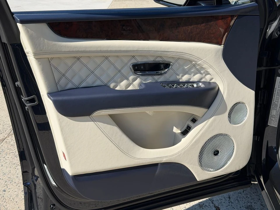 2021 Bentley Bentayga - Image 16 of 31