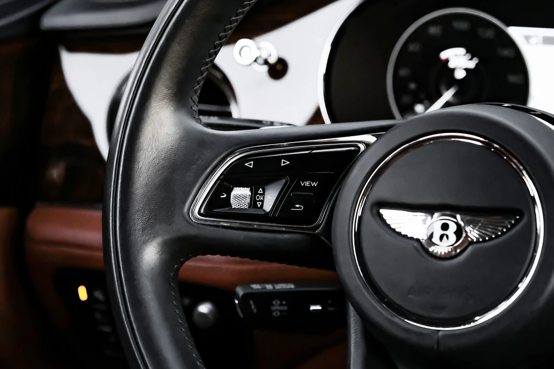 2021 Bentley Bentayga - Image 15 of 21